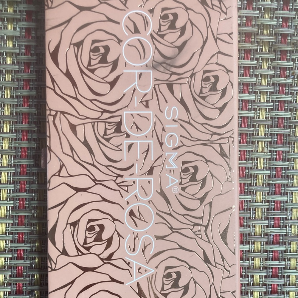 Sigma Beauty Pink and Brown Eyeshadow Palette